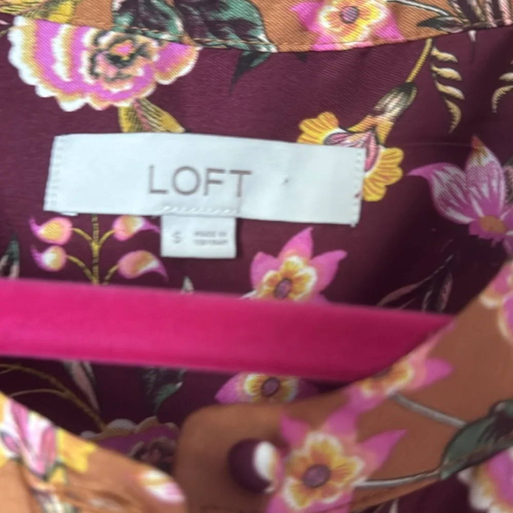 Loft Sz Small EUC Floral Henley Women's Top with Burgundy and Orange Accents